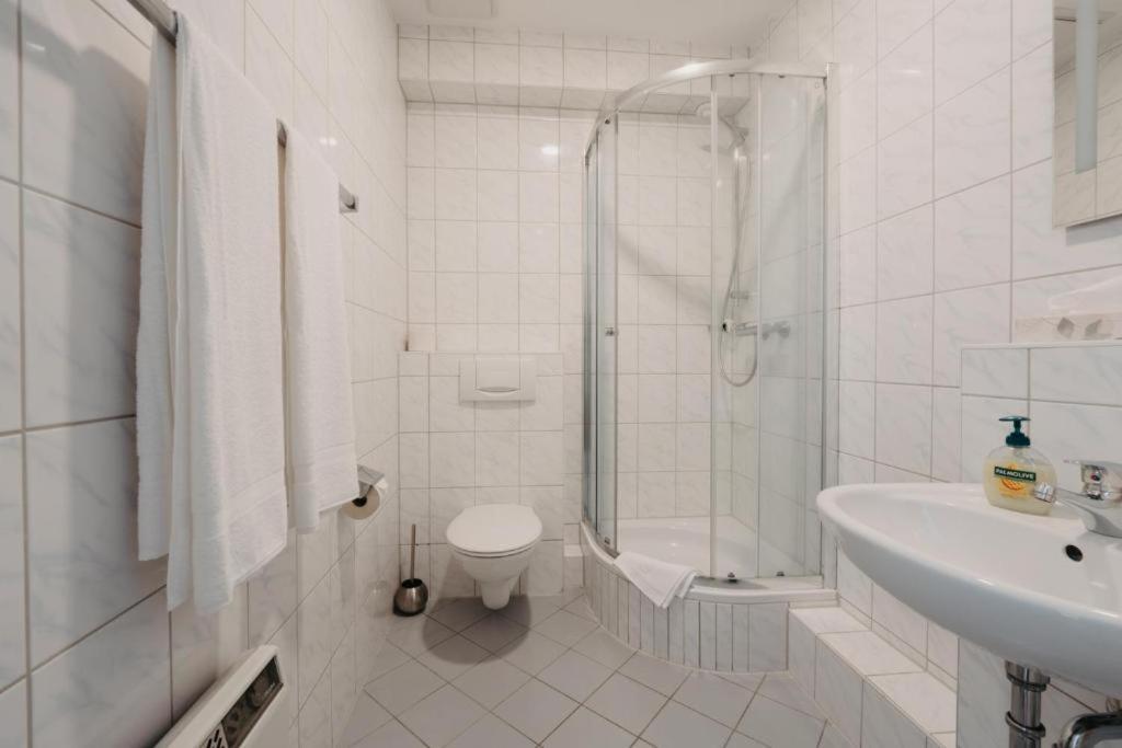 Hotel-Gasthof Zur Krone Waldaschaff Buitenkant foto