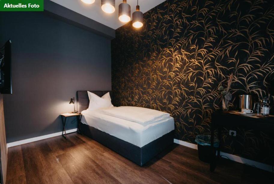 Hotel-Gasthof Zur Krone Waldaschaff Buitenkant foto